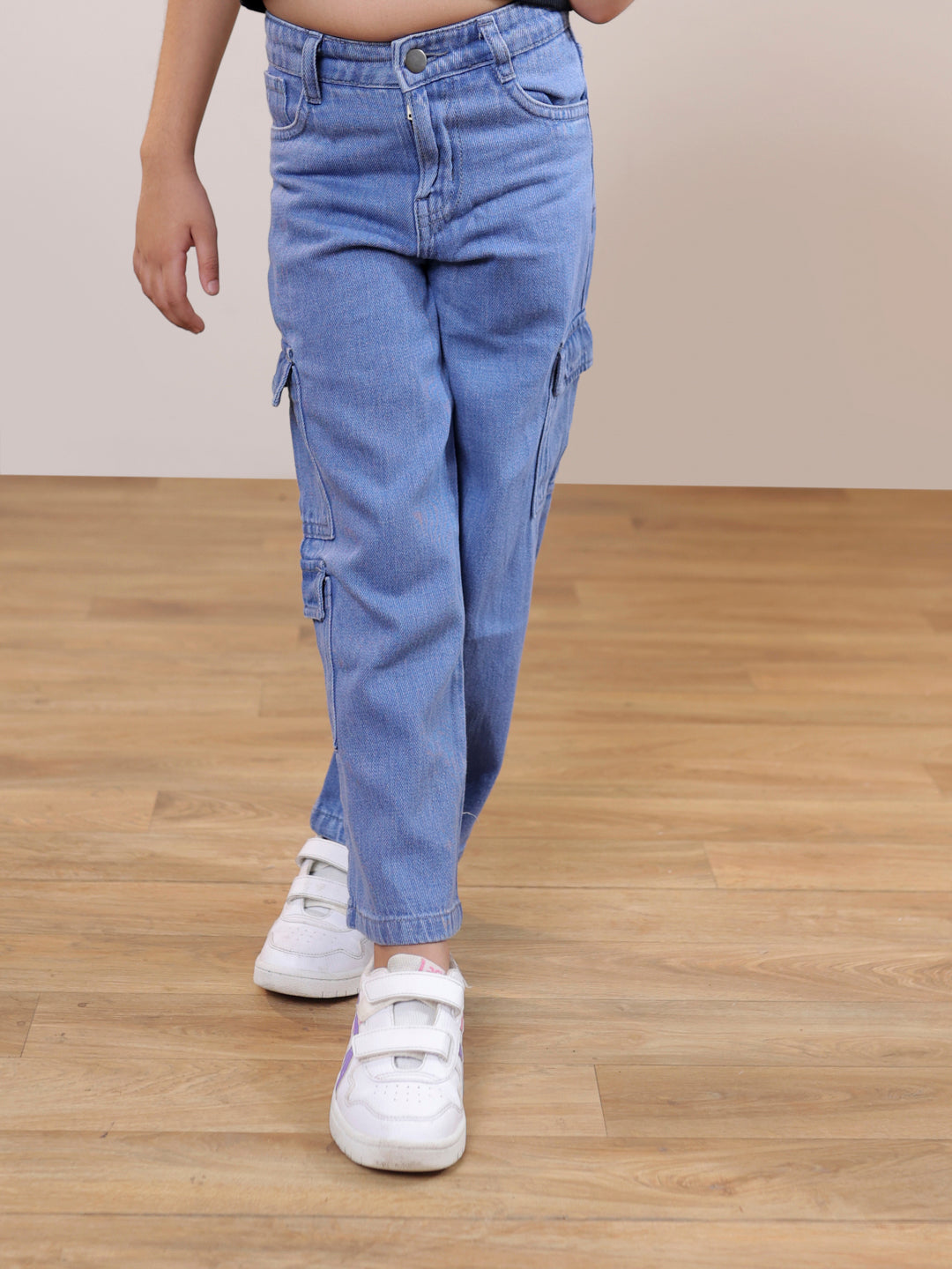 Ribbed sleeveless crop top with cotton denim cargo