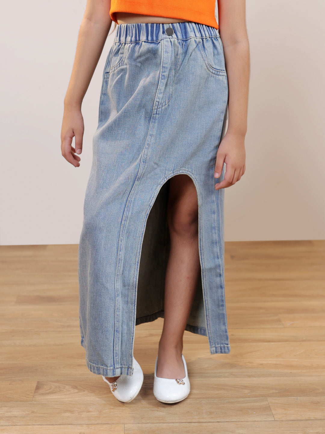 Self design cut out sleeveless crop top and solid front slit maxi denim skirt
